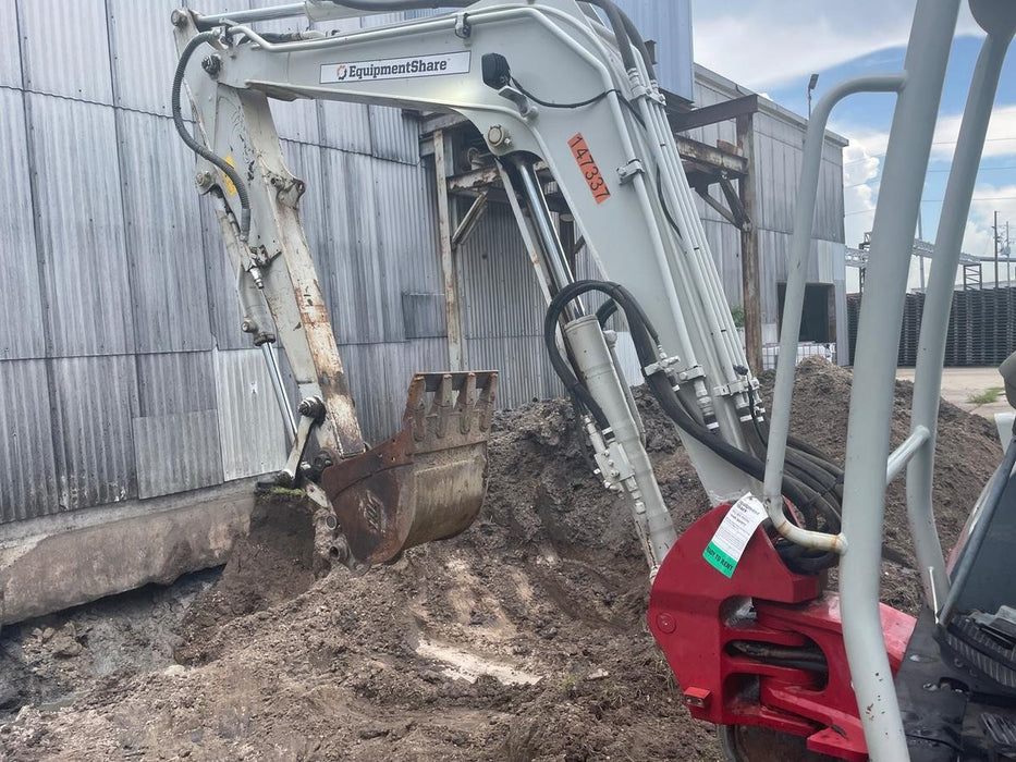 2021 TAKEUCHI TB250-2