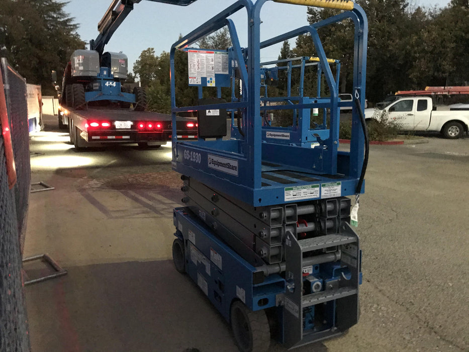 2020 Genie GS-1930 Solid Non Marking Tires, Beacon, Folding rails with half height swing gate, 800W Inverter