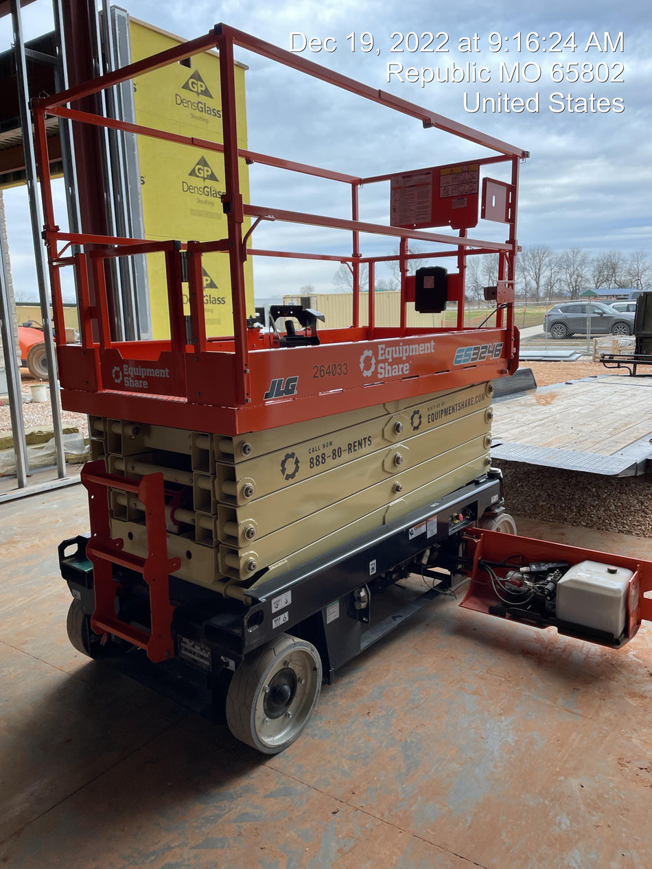 2022 JLG ES3246