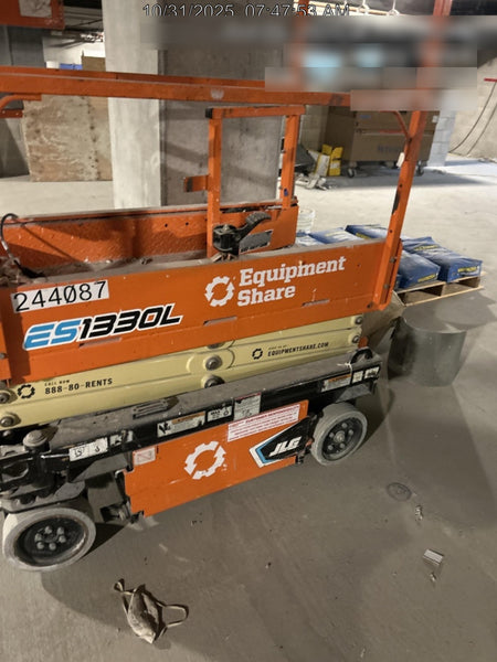 2022 JLG ES1330L