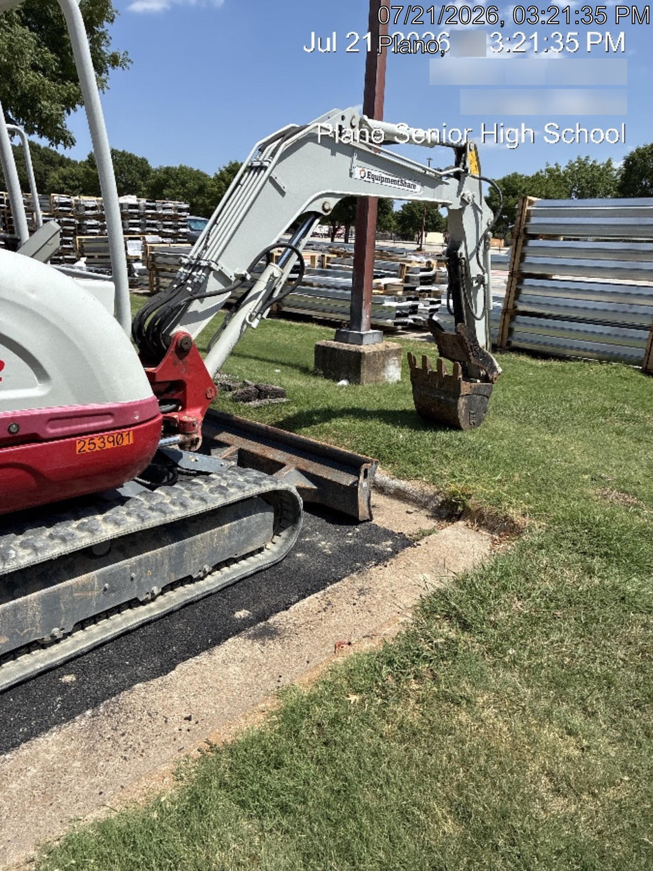 2022 TAKEUCHI TB235-2R