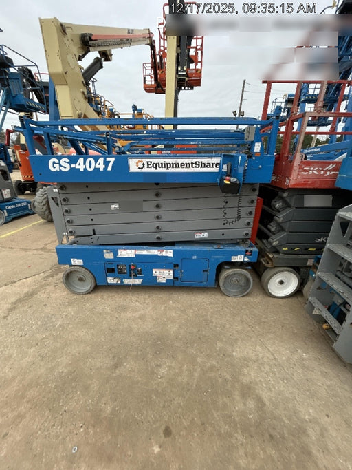 2019 Genie GS-4047 Folding rails with half height swing gate