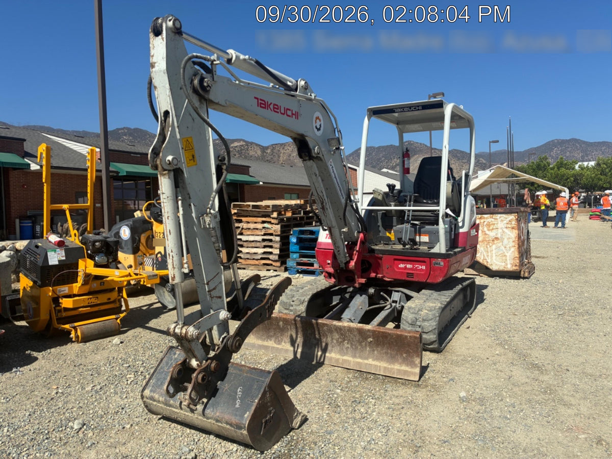 2021 TAKEUCHI TB240R