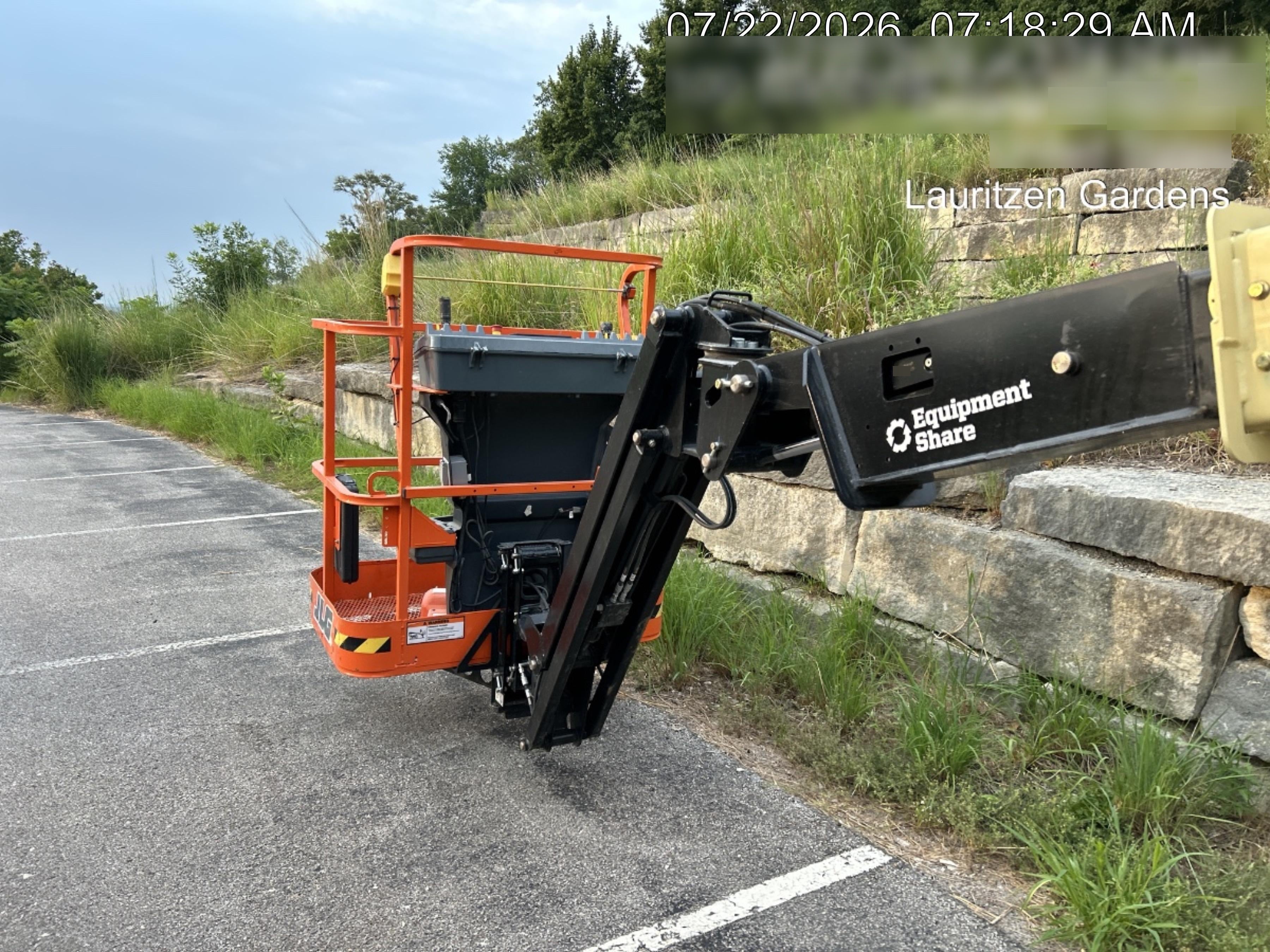2025 JLG E300AJP