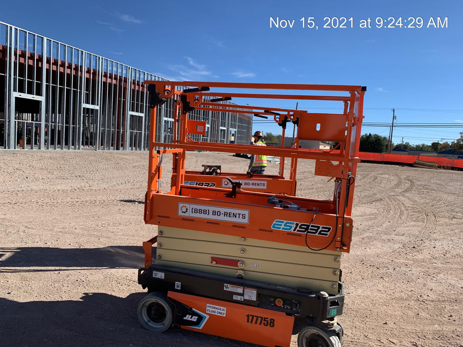 2021 JLG ES1932