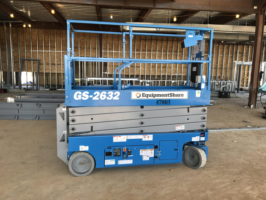 2019 Genie GS-2632 Folding rails with half height swing gate