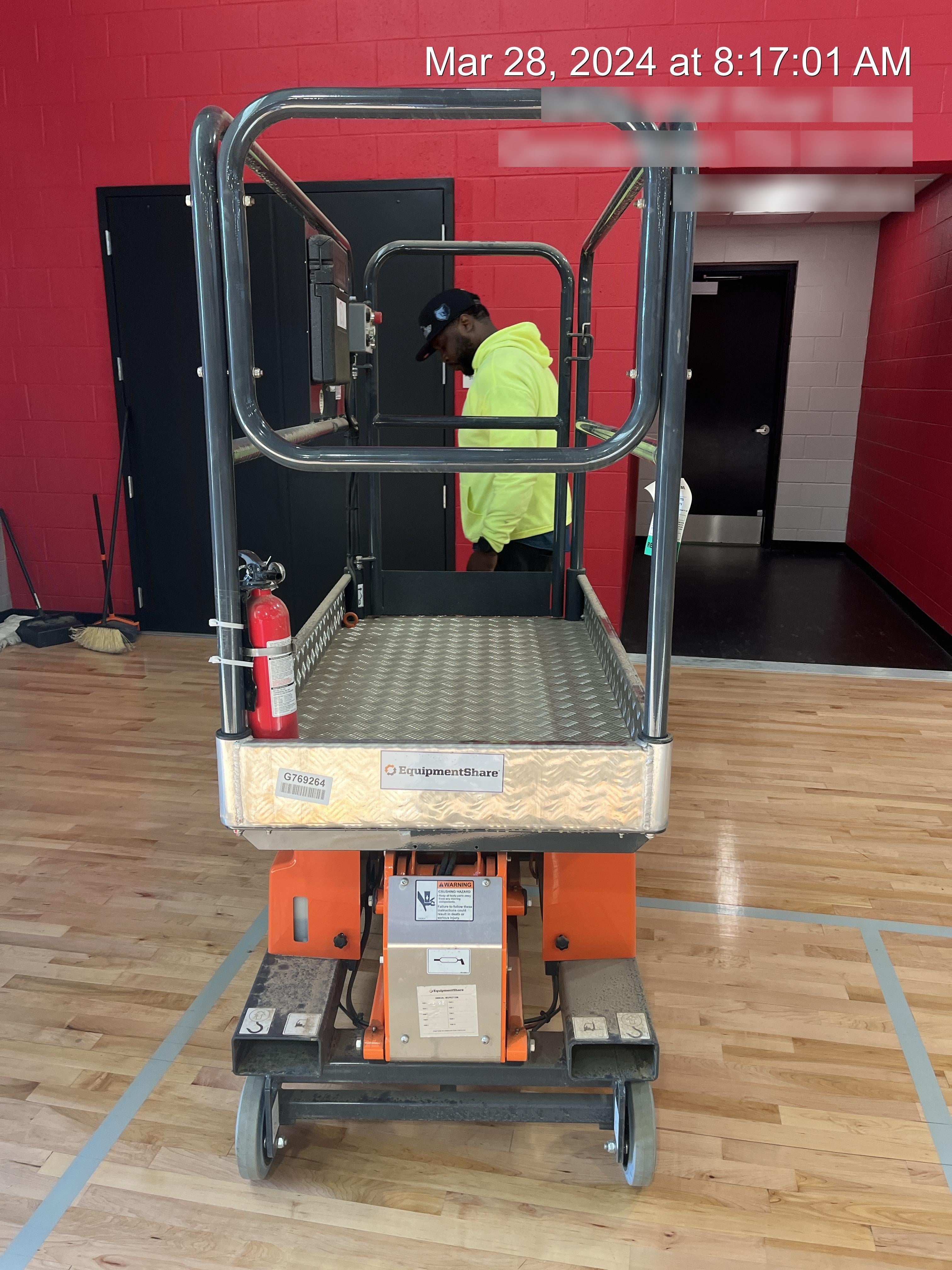 2023 JLG 1030P