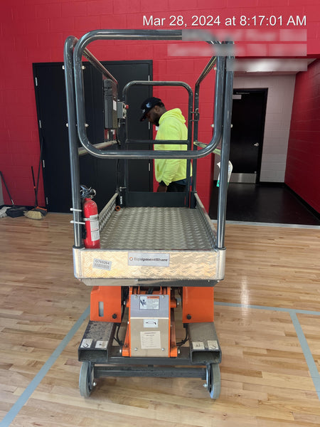 2023 JLG 1030P