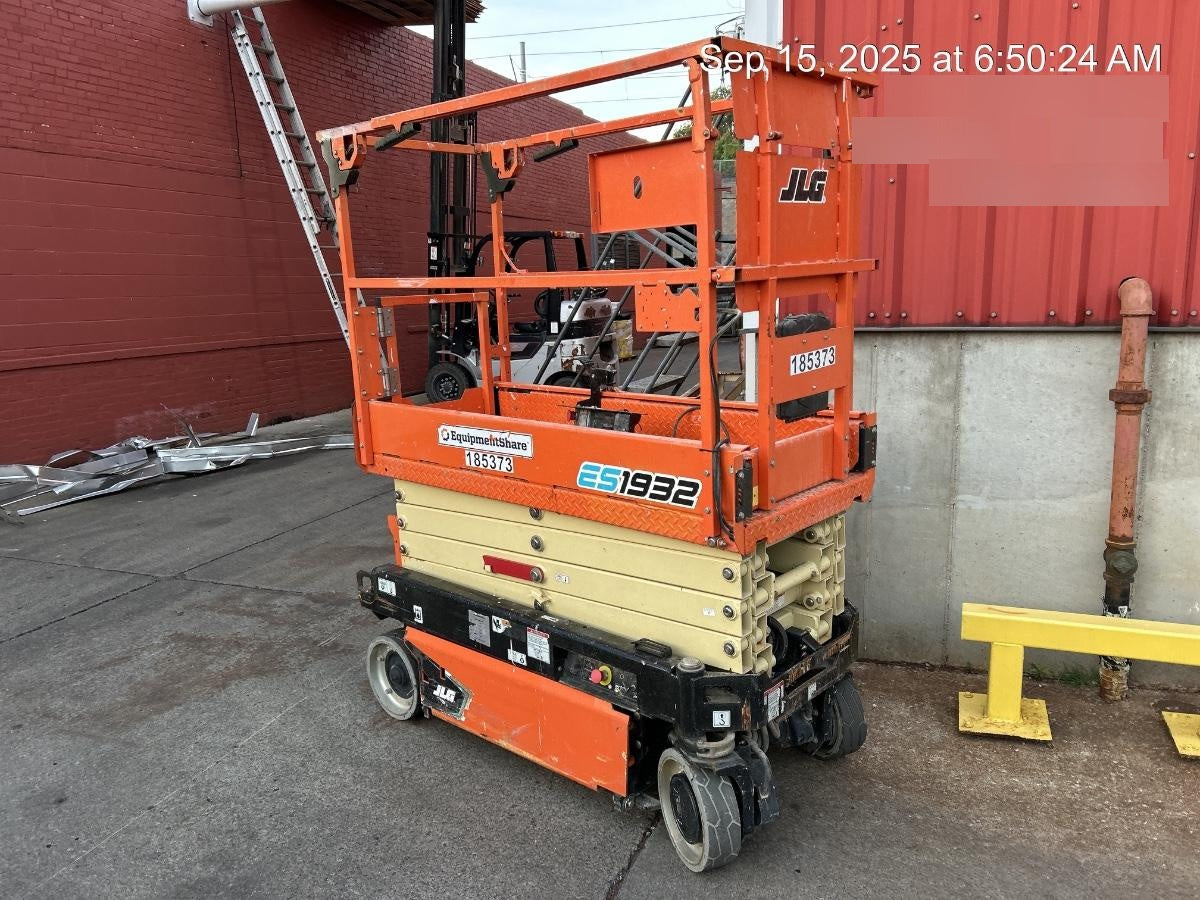 2021 JLG ES1932