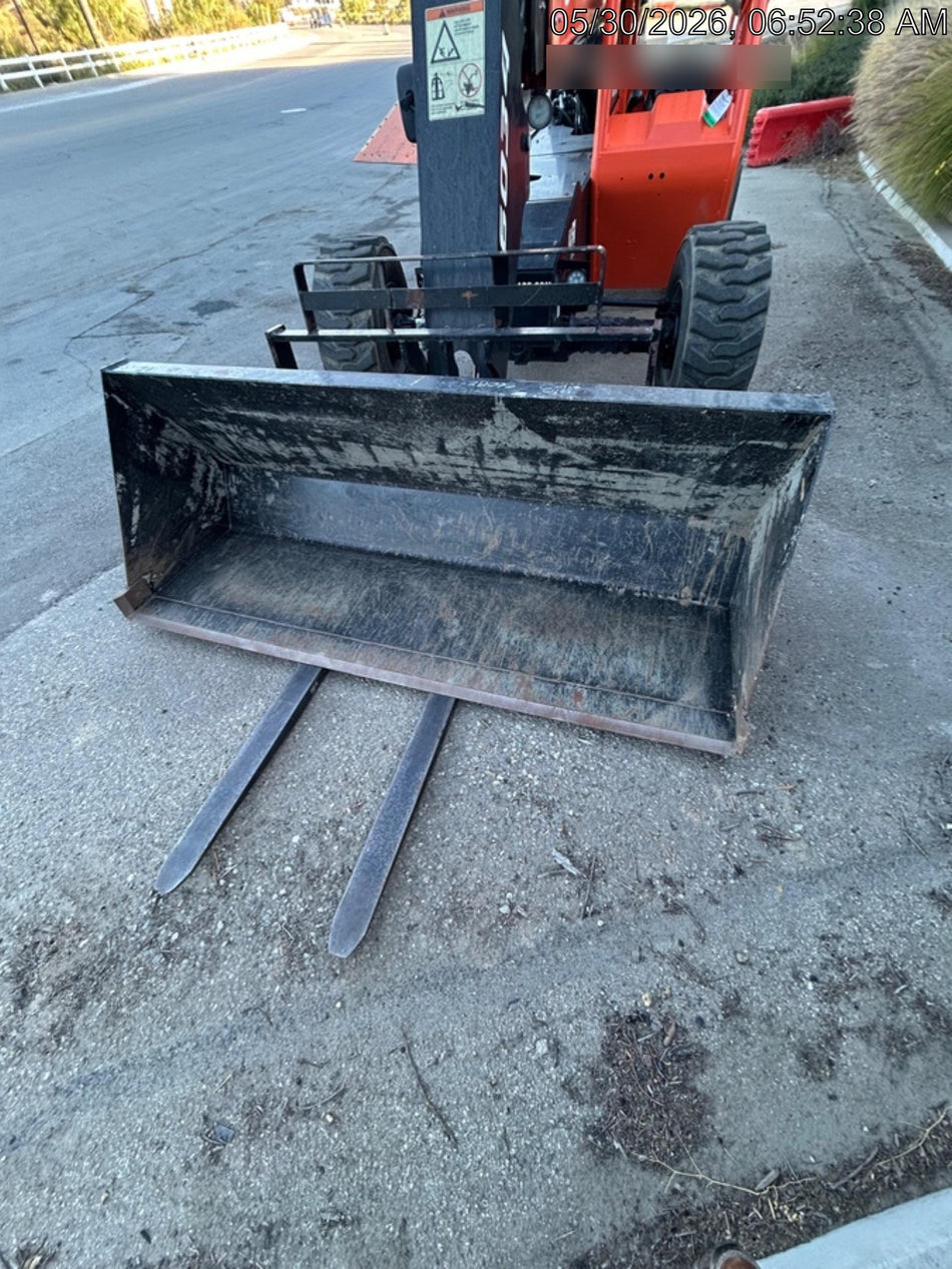 2025 JLG 1001100823