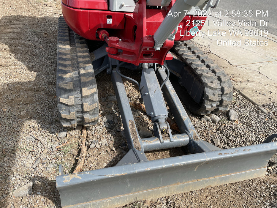 2022 TAKEUCHI TB235-2CR