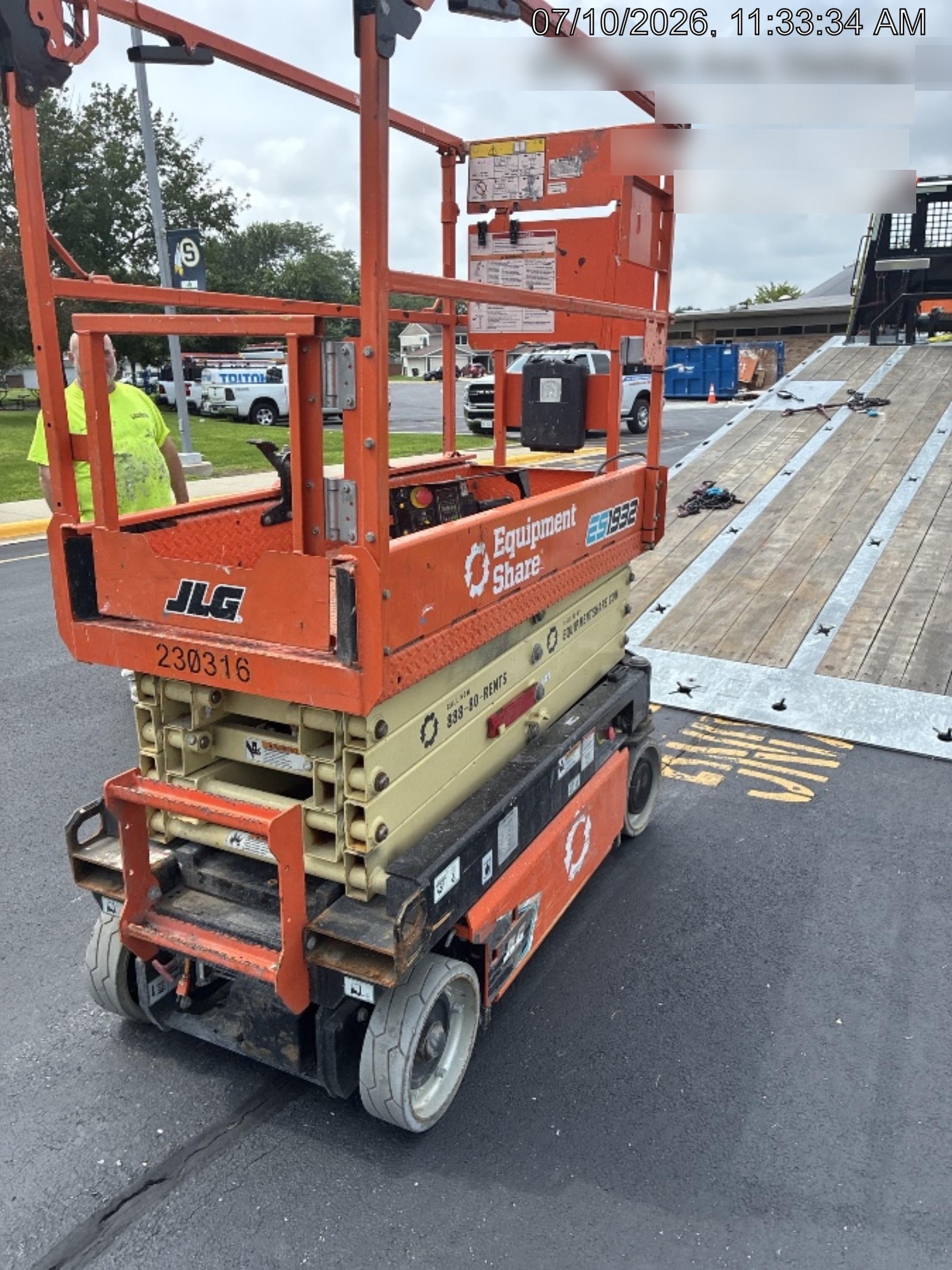 2022 JLG ES1932