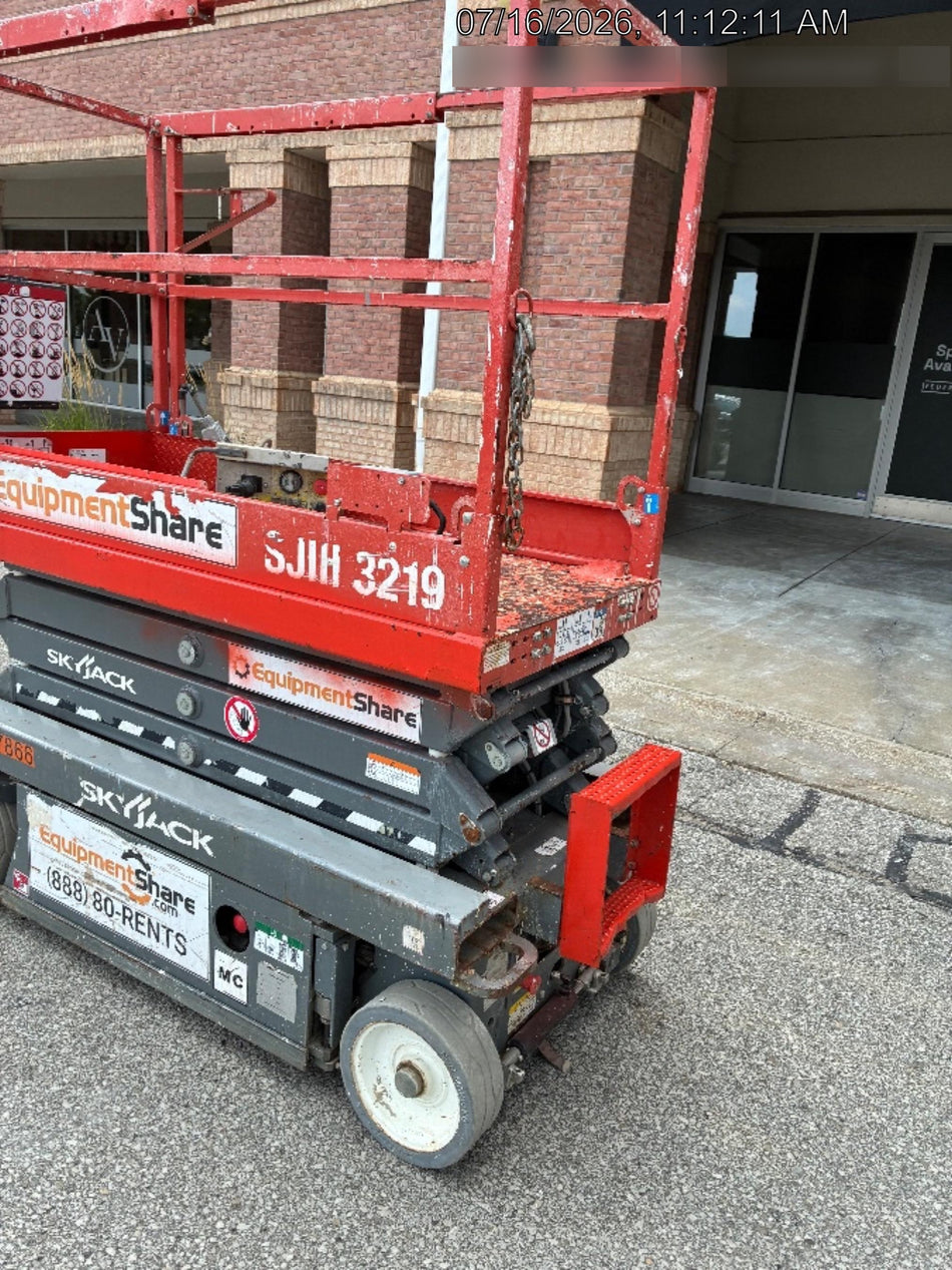 2018 Skyjack SJIII-3219 Skyjack SJIII3219 Scissor Lift w/Trojan Batteries