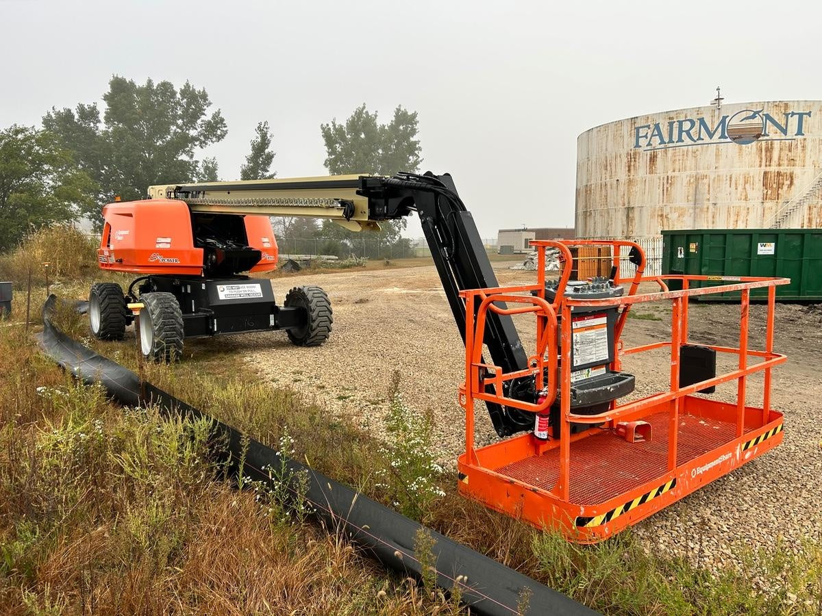 2023 JLG 660SJ