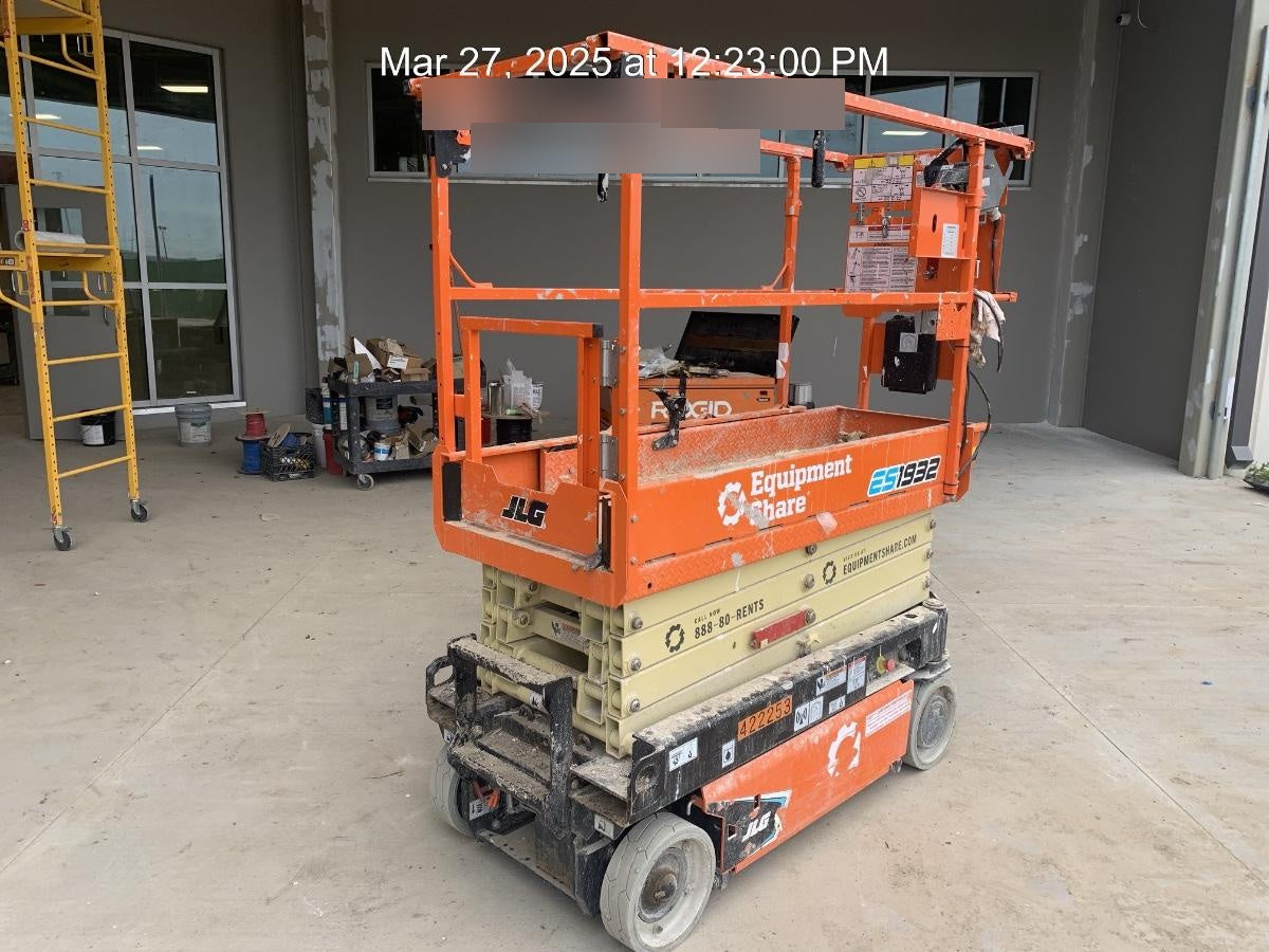 2024 JLG ES1932