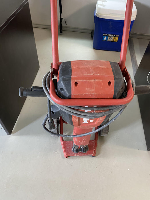 2020 HILTI TE 3000-AVR