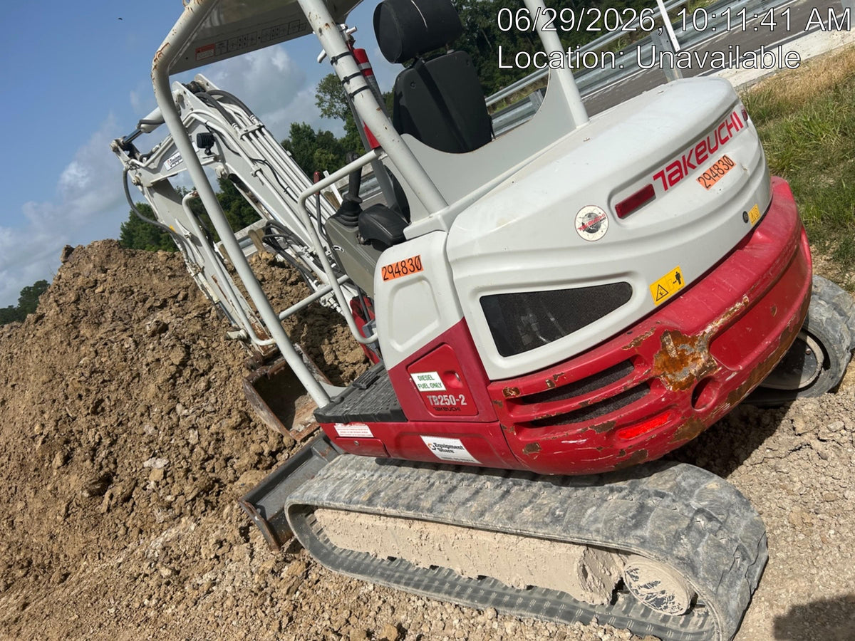 2023 TAKEUCHI TB250-2R