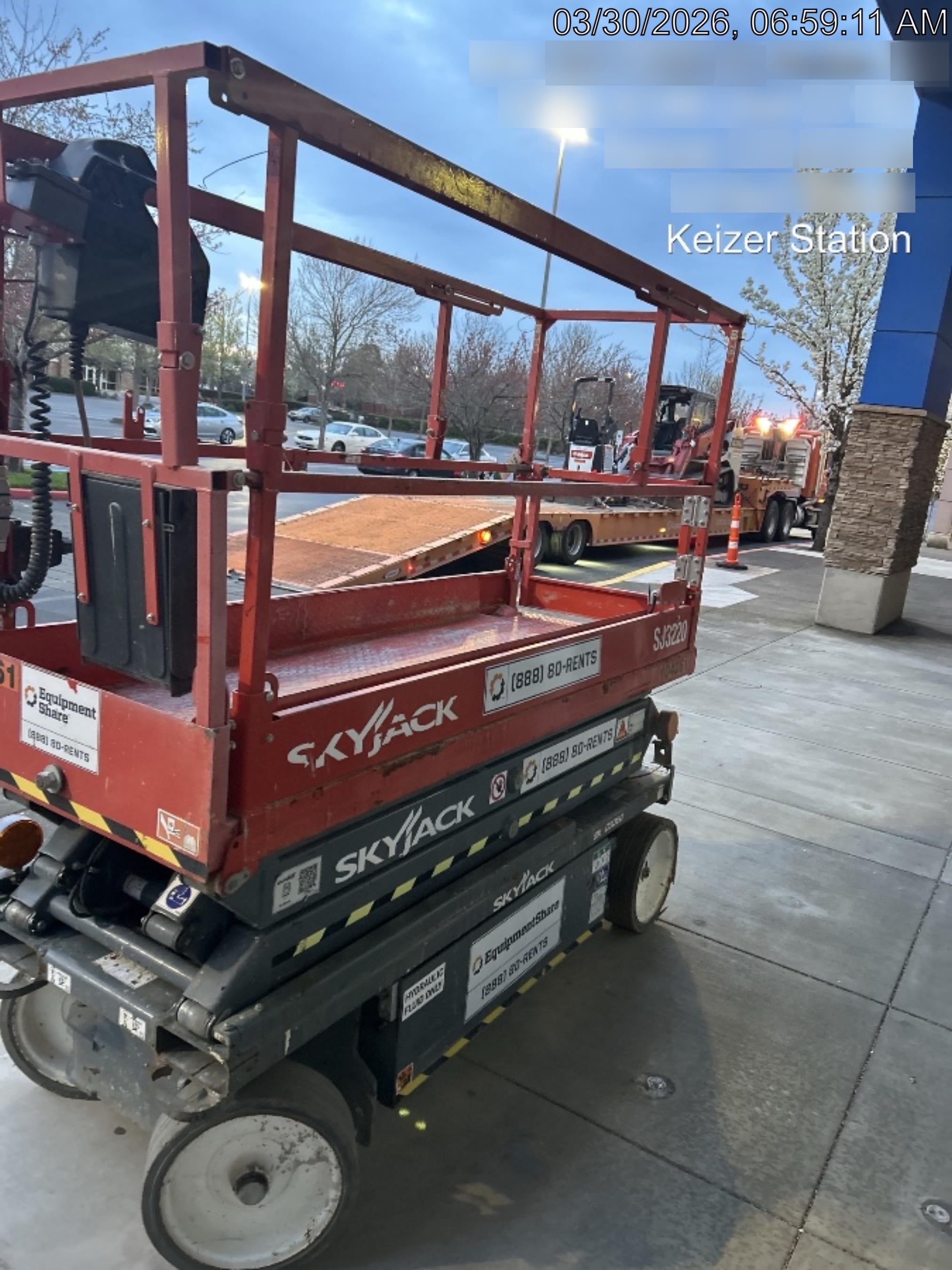 2020 Skyjack SJIII-3220 Solid NM Tires, Half height spring hinged entry gate, Dual Beacons, 6' Powered Extension Deck