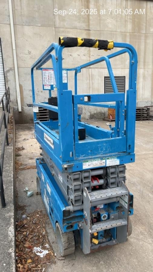 2019 Genie GS-1930 Half Height Swing Gate, 800W Inverter