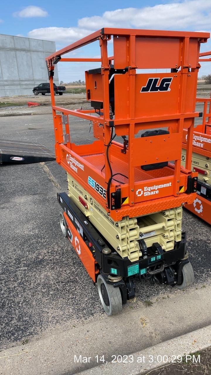 2023 JLG ES1932