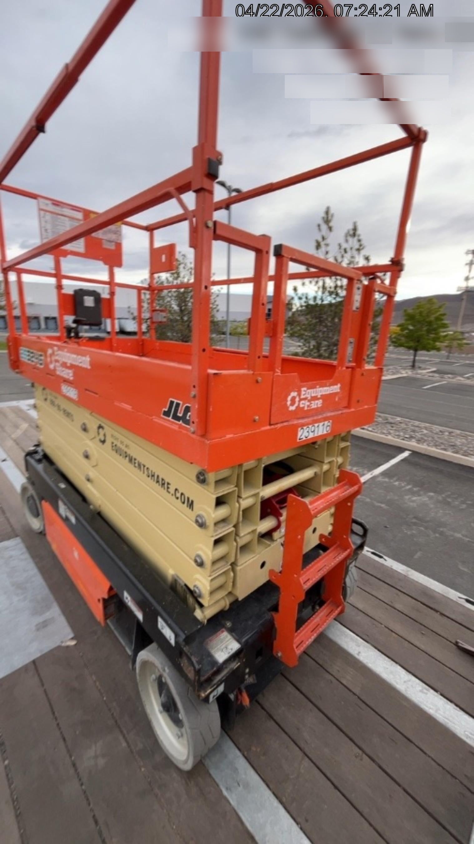 2022 JLG ES3246