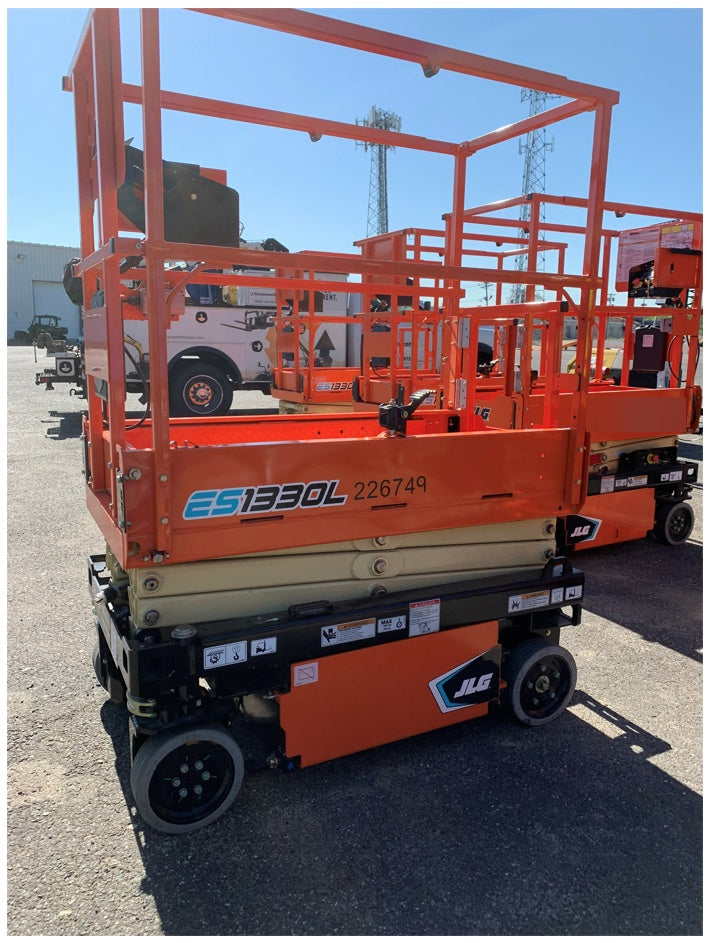 2022 JLG ES1330L