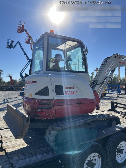 2020 TAKEUCHI TB-235-2CR