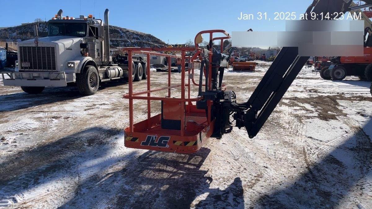 2023 JLG 660SJ