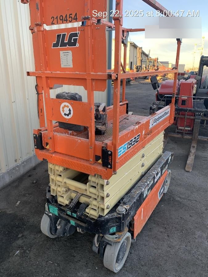 2022 JLG ES1932