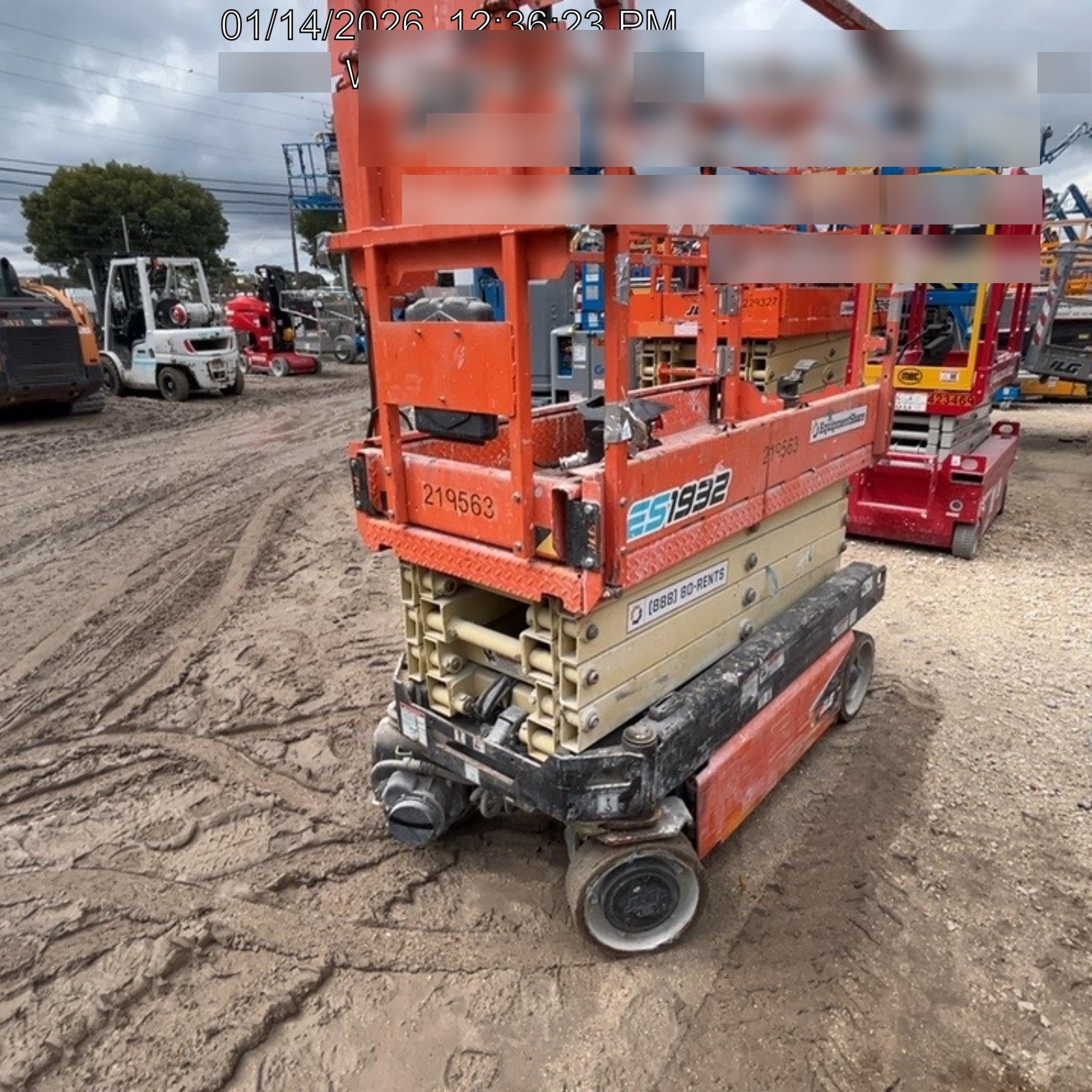 2022 JLG ES1932