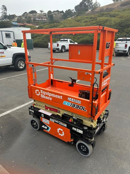 2022 JLG ES1330L