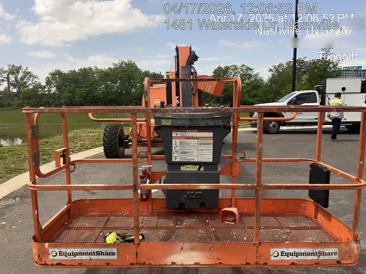 2019 JLG 800AJ