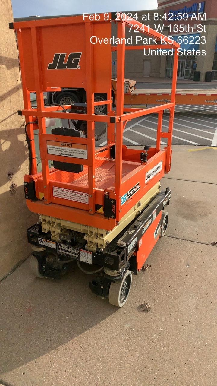 2022 JLG ES1330L