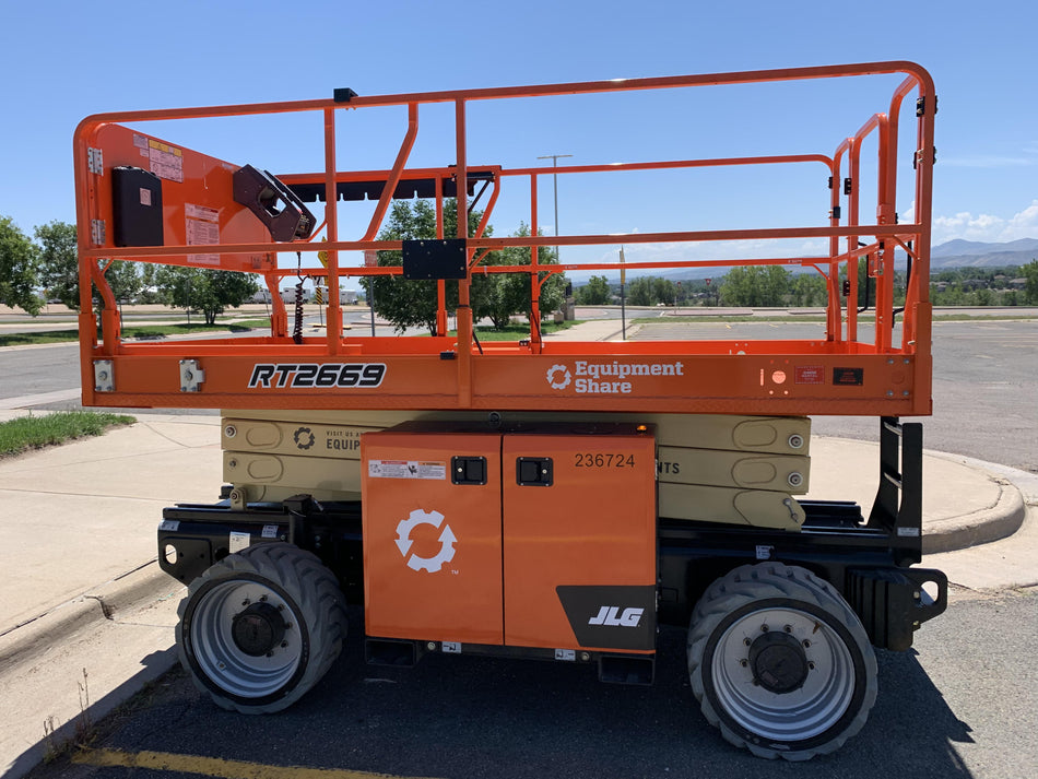 2022 JLG RT2669