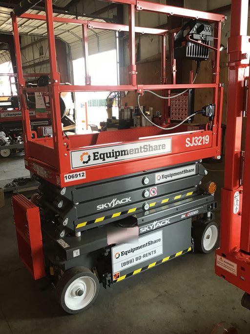 2020 Skyjack SJIII-3219 Solid NM Tires, Half height spring hinged entry gate, Dual Beacons, 800W Inverter