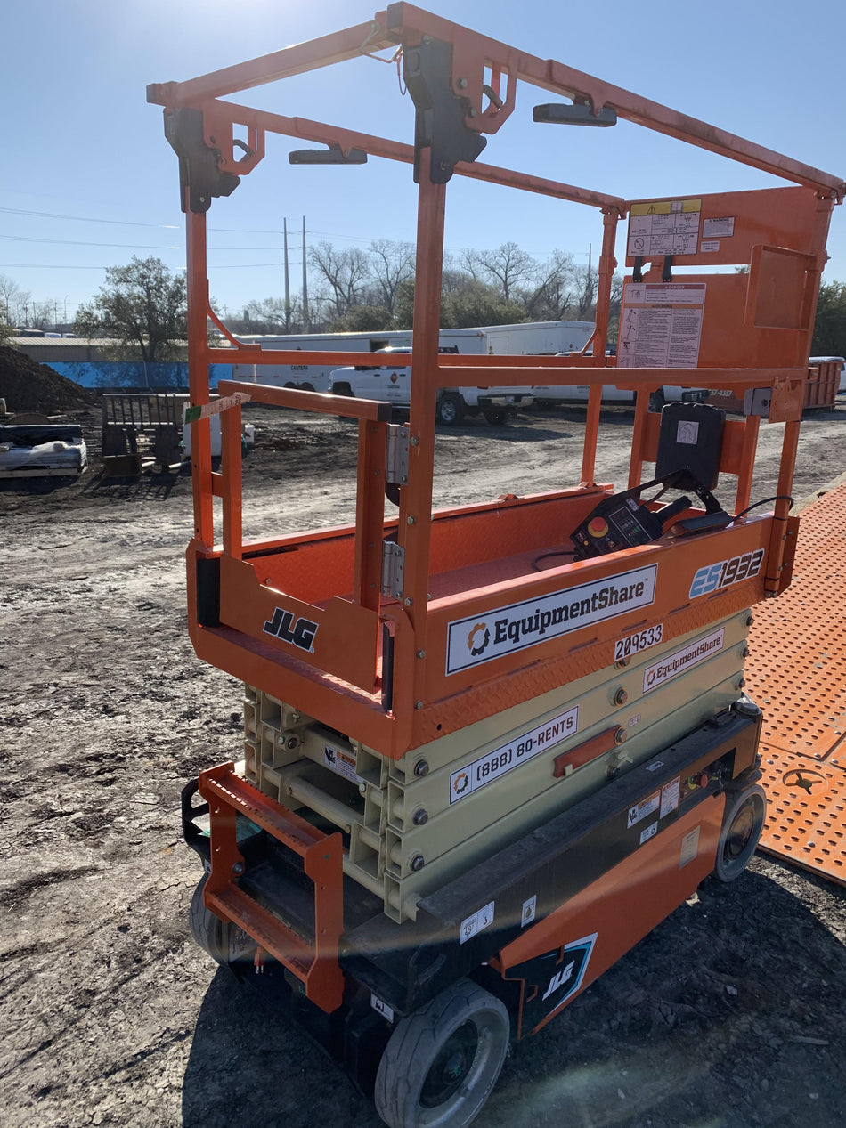 2022 JLG ES1932