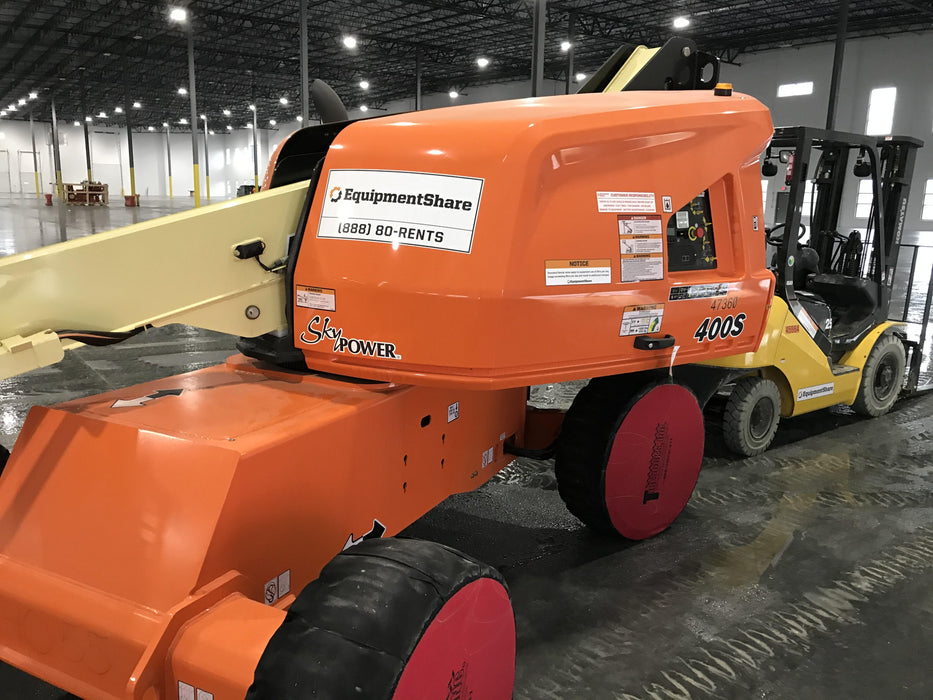 2019 JLG 400S