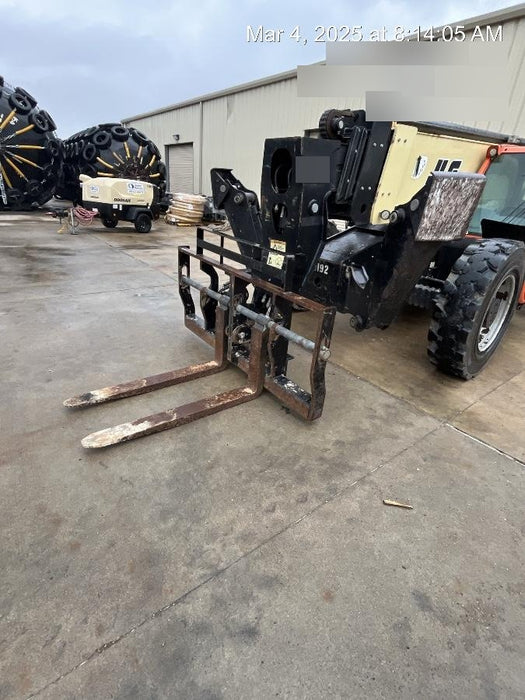 2019 JLG 1255 JLG 1255 T4F w/Full Cab, HVAC, Solid Tires, Work Lights/Beacon, 60" Carriage/Forks