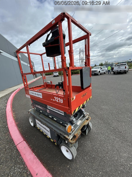 2020 Skyjack SJIII-3219 Solid NM Tires, Half height spring hinged entry gate, Dual Beacons, 800W Inverter