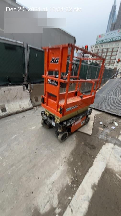 2022 JLG ES1330L