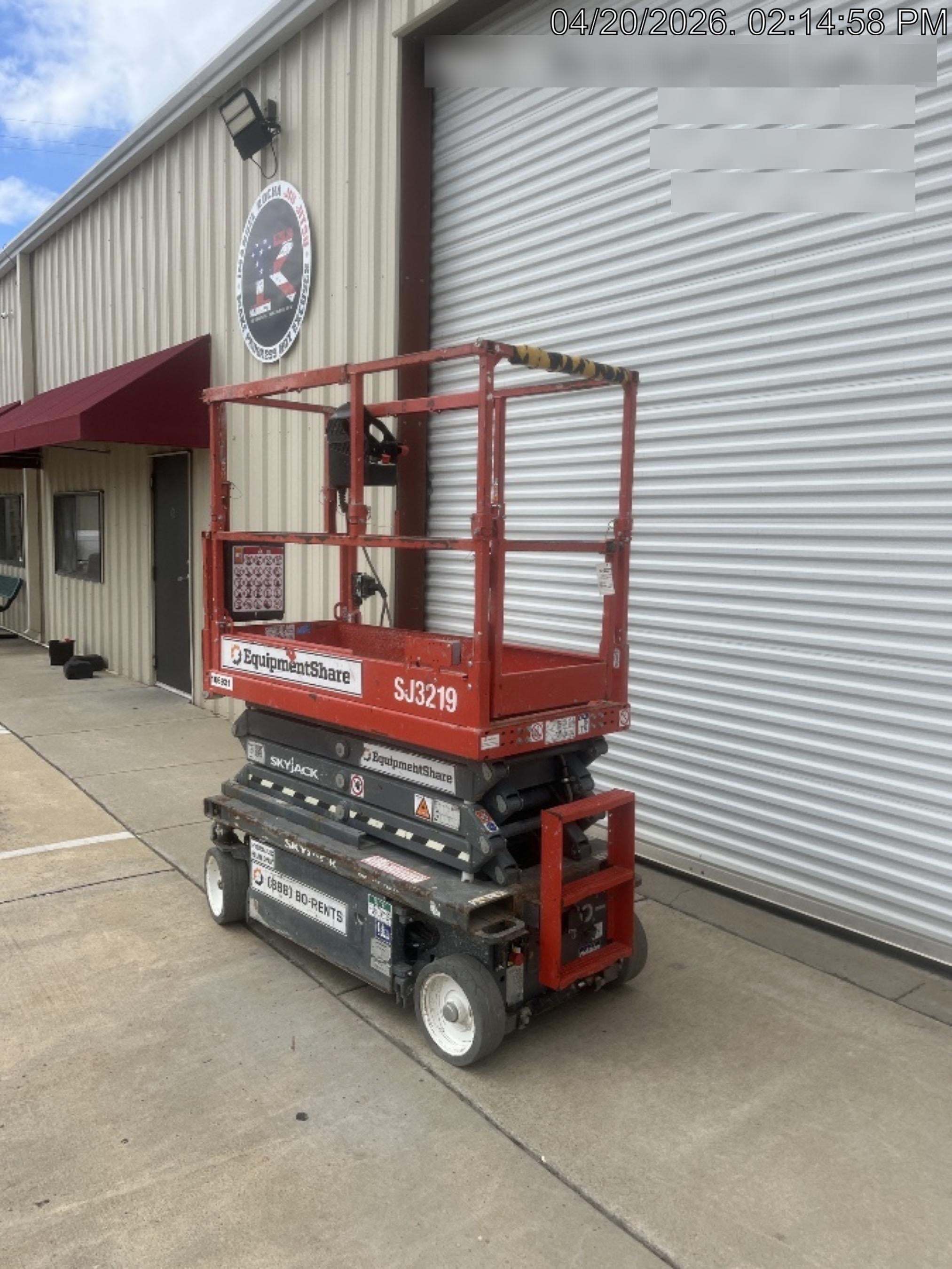 2020 Skyjack SJIII-3219 Solid NM Tires, Half height spring hinged entry gate, Dual Beacons, 800W Inverter
