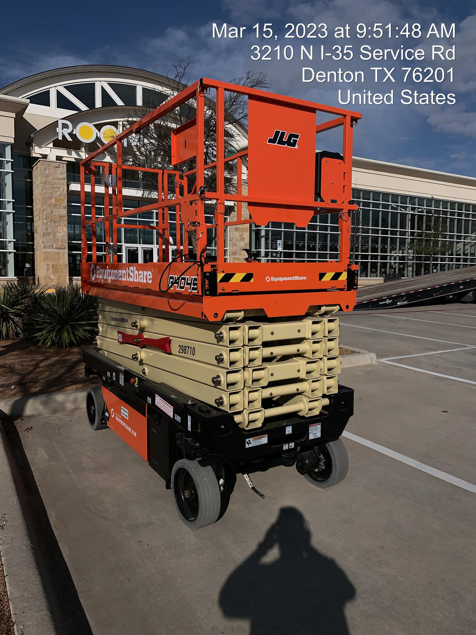 2023 JLG R4045