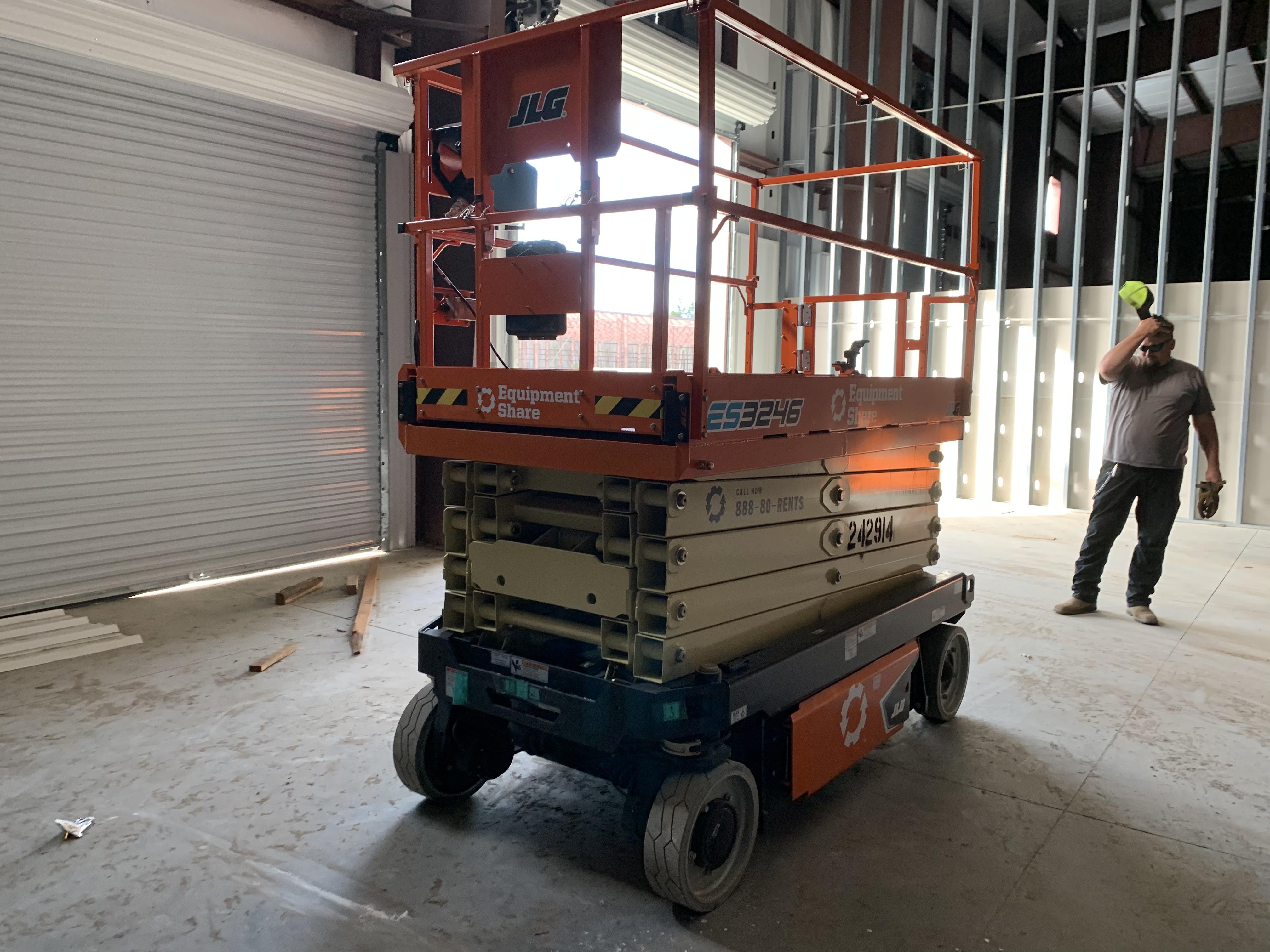 2022 JLG ES3246