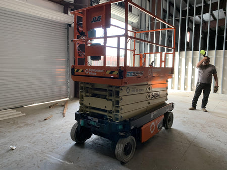 2022 JLG ES3246
