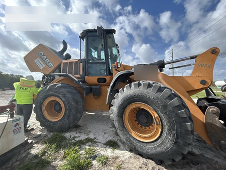 2016 Case 821F CLOSED CAB, JRB 418 STYLE HYD COUPLER