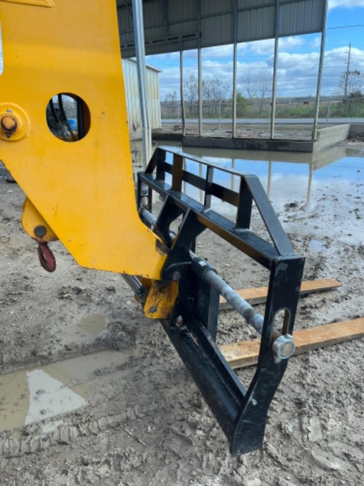 2019 JCB 509-42 Cab/Heat/Air, 74 HP, Solid Tires, STD Worklight, Beacon, Aux Hydraulics, Lifting Eye, Back up Alarm w/66" Carriage/60" Forks