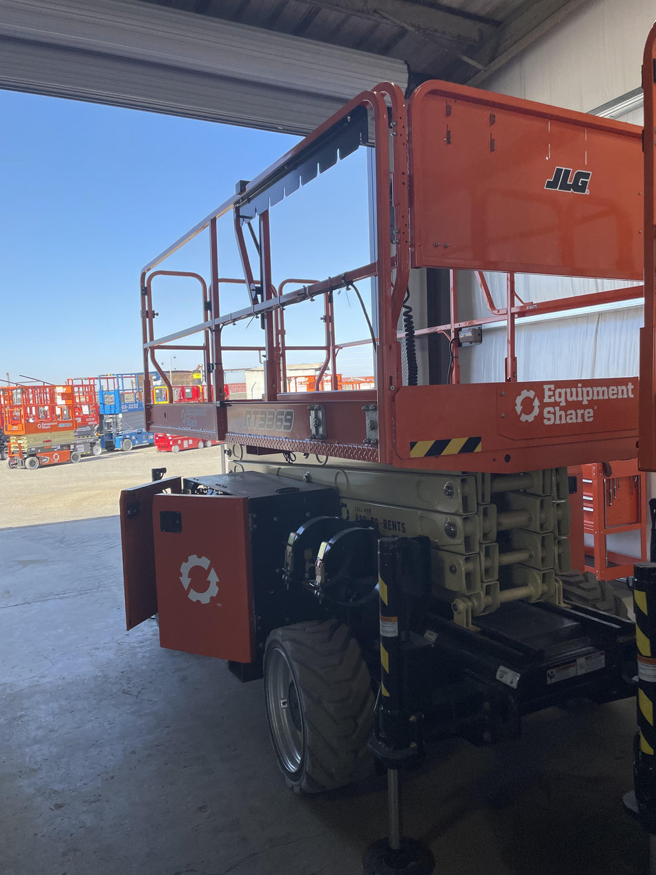 2022 JLG RT3369