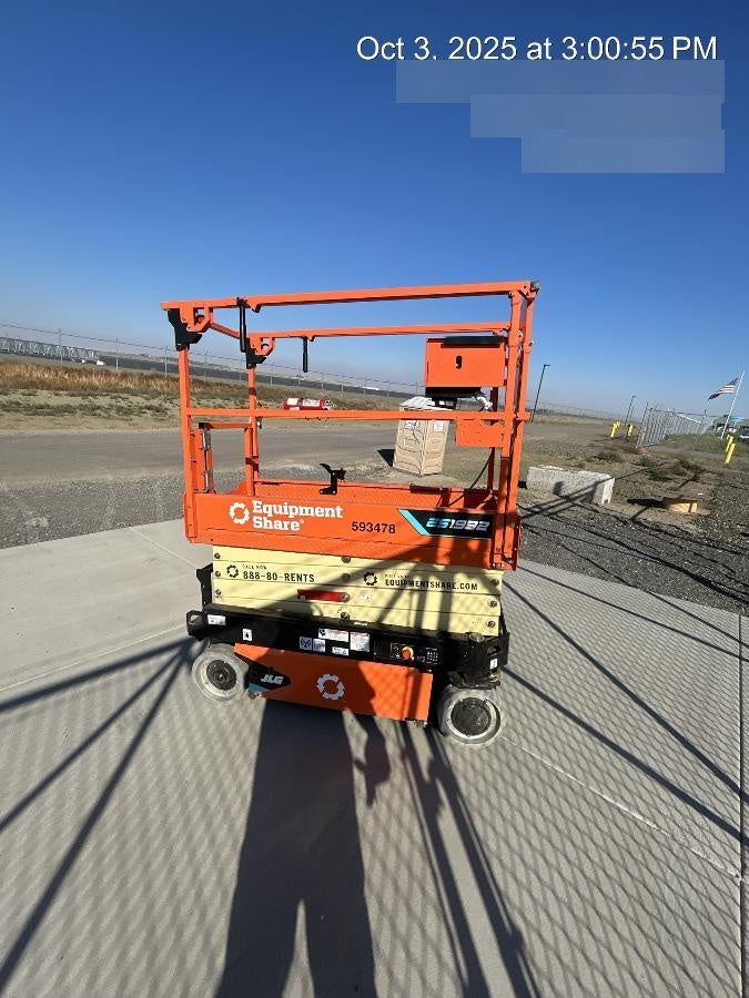 2025 JLG ES1932
