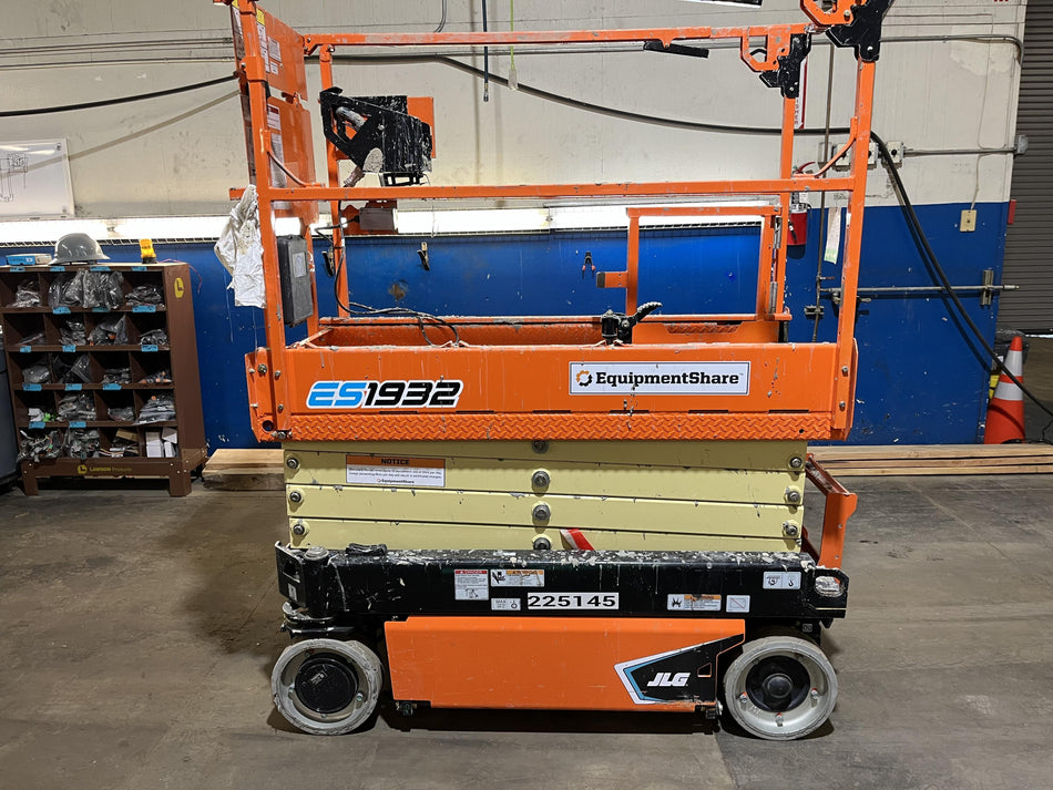 2022 JLG ES1932