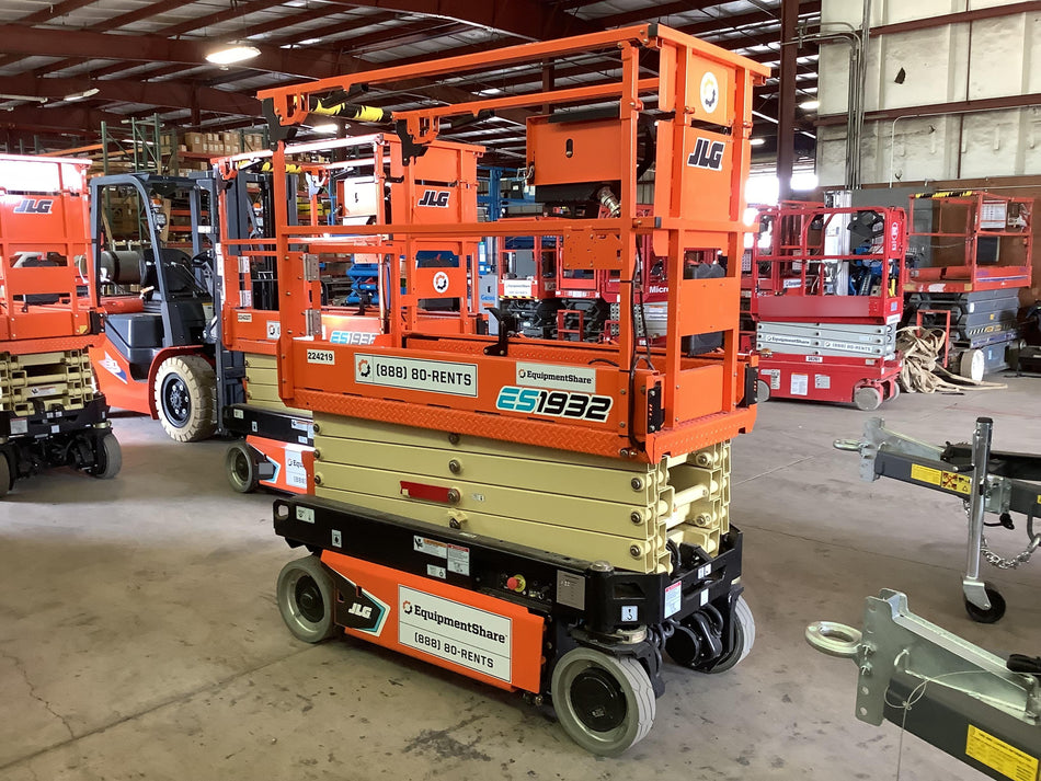 2022 JLG ES1932